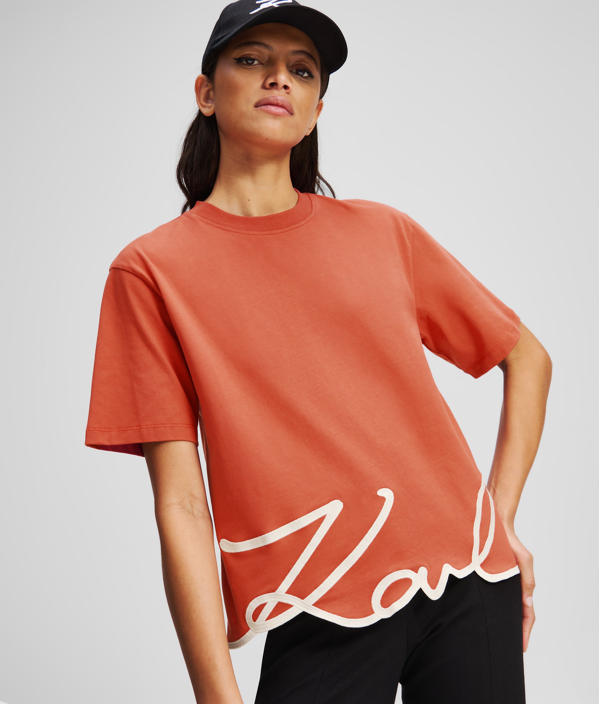 SIGNATURE HEM T-SHIRT - Image 3