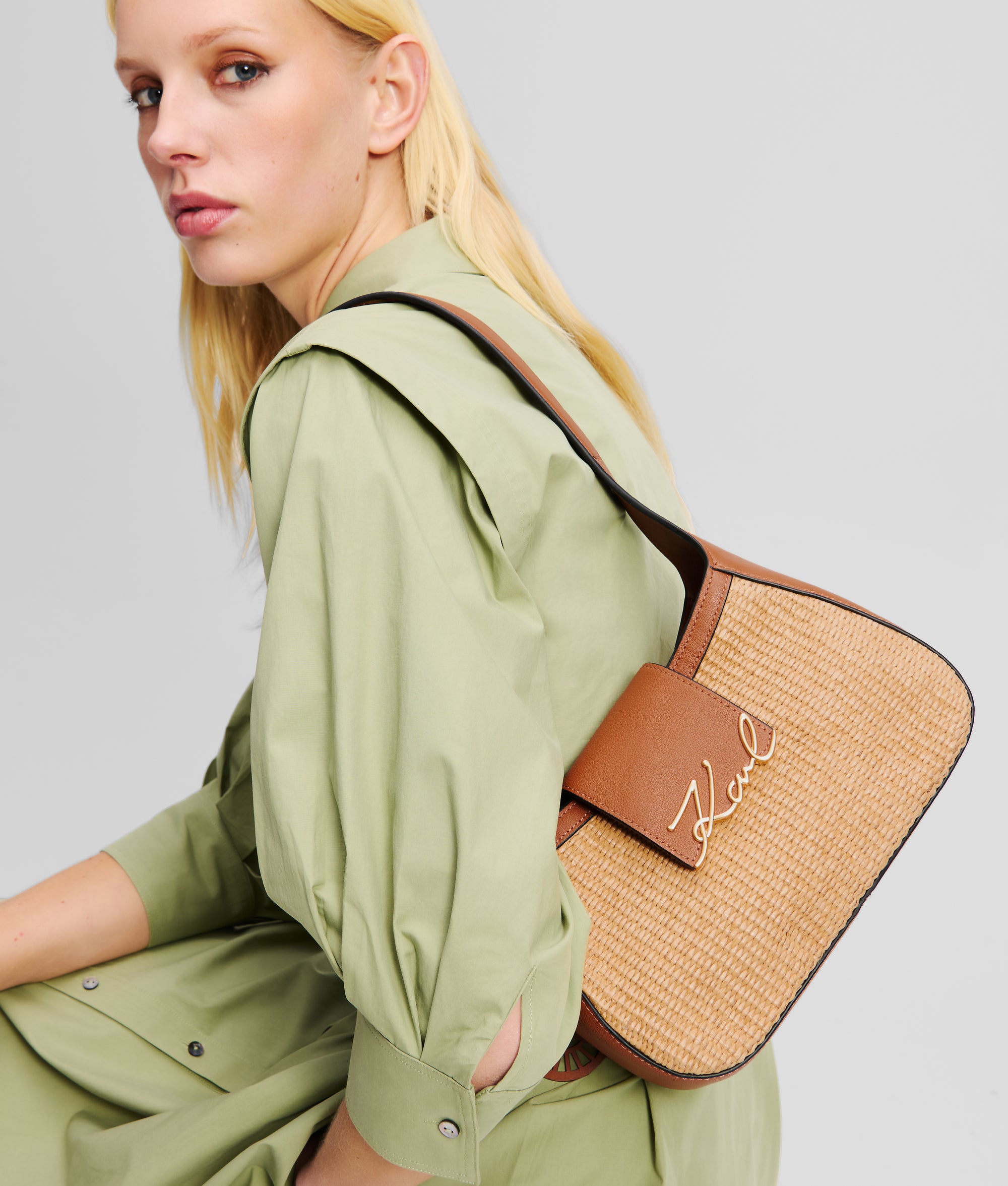 K/Signature small woven shoulder bag - Image 2