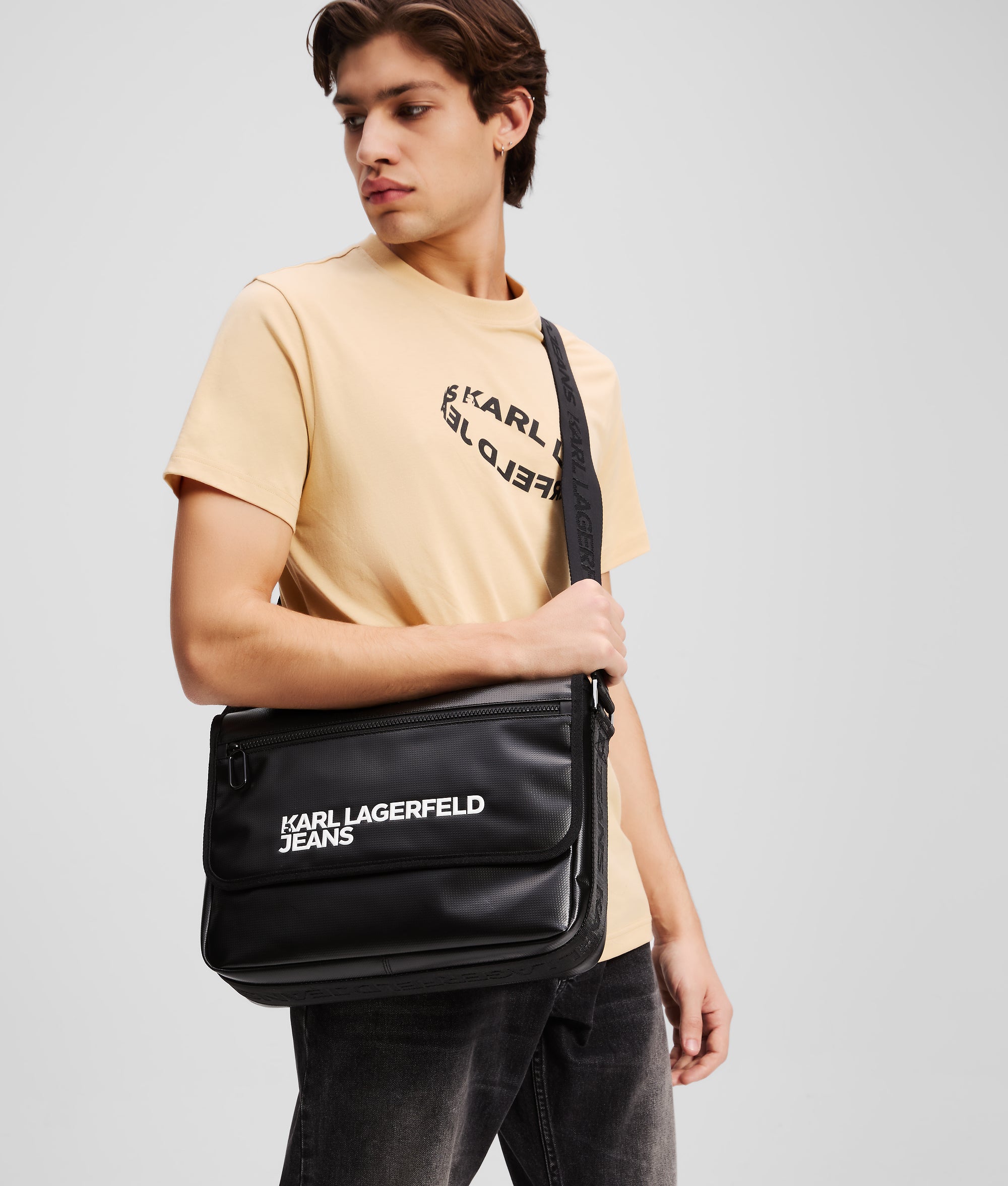 TRAVELER MESSENGER BAG - Image 2