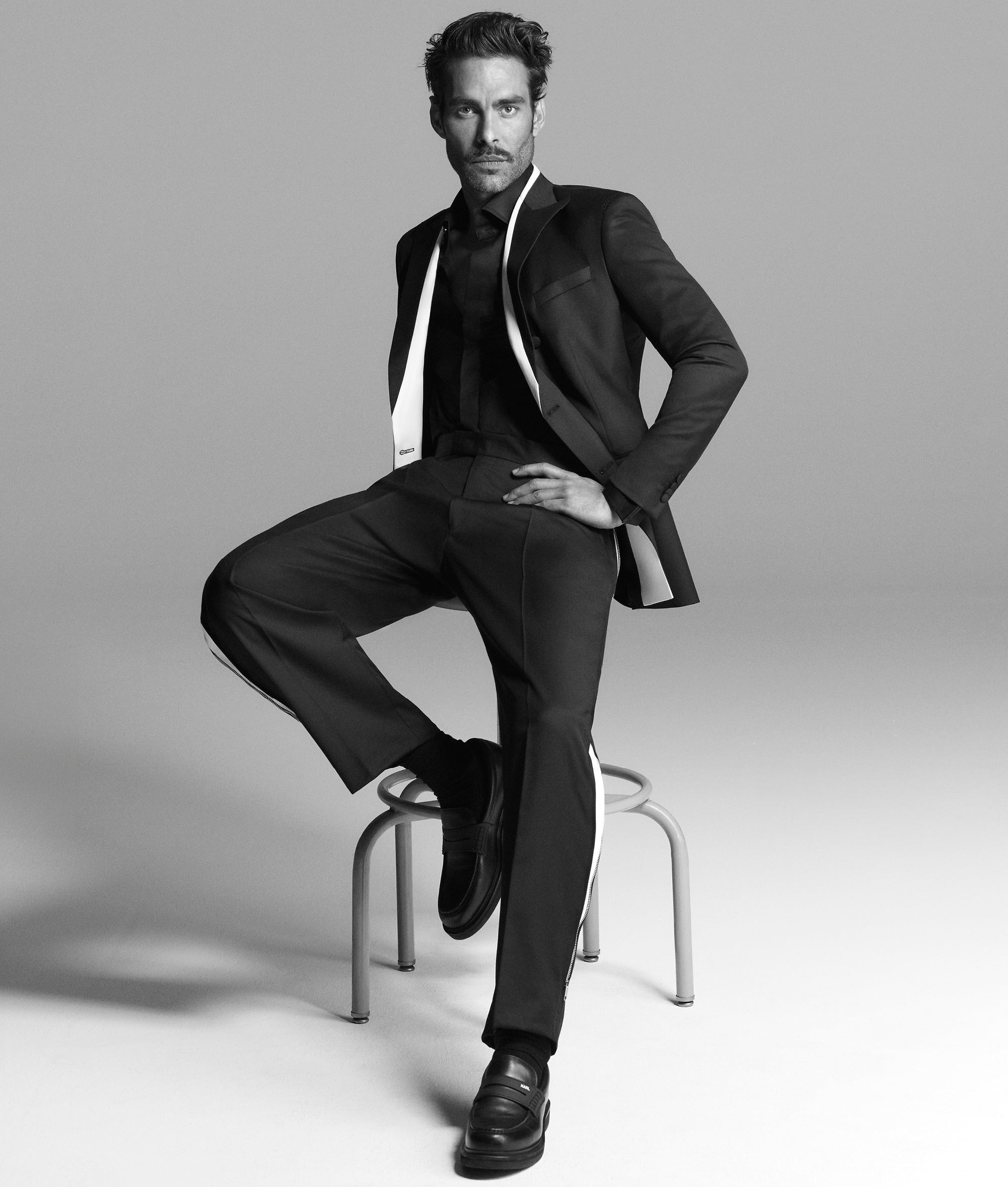 KL Studio contrast piping blazer